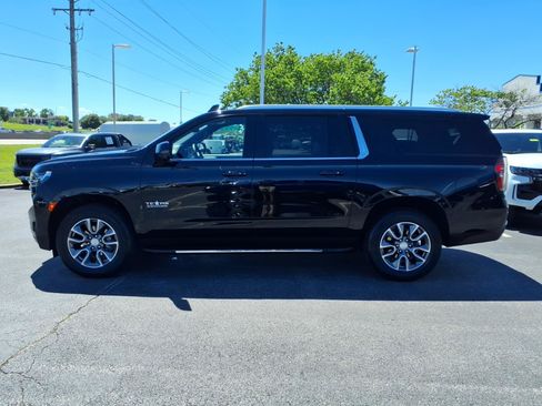 Used 2024 Chevrolet Suburban LT w/ Luxury Package AWD/4WD image 4