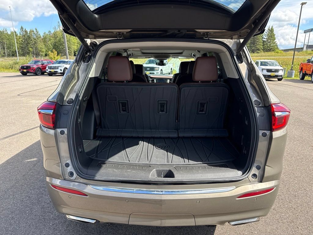 Used 2020 Buick Enclave Avenir w/ Avenir Technology Package AWD/4WD image 3