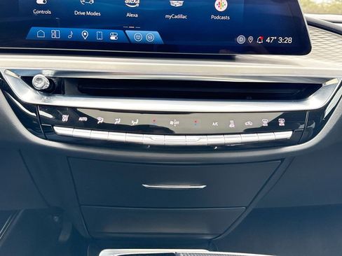 Used 2024 Cadillac Lyriq Luxury image 17