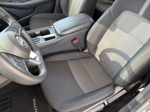 Used 2025 Nissan Sentra SV FWD image 36