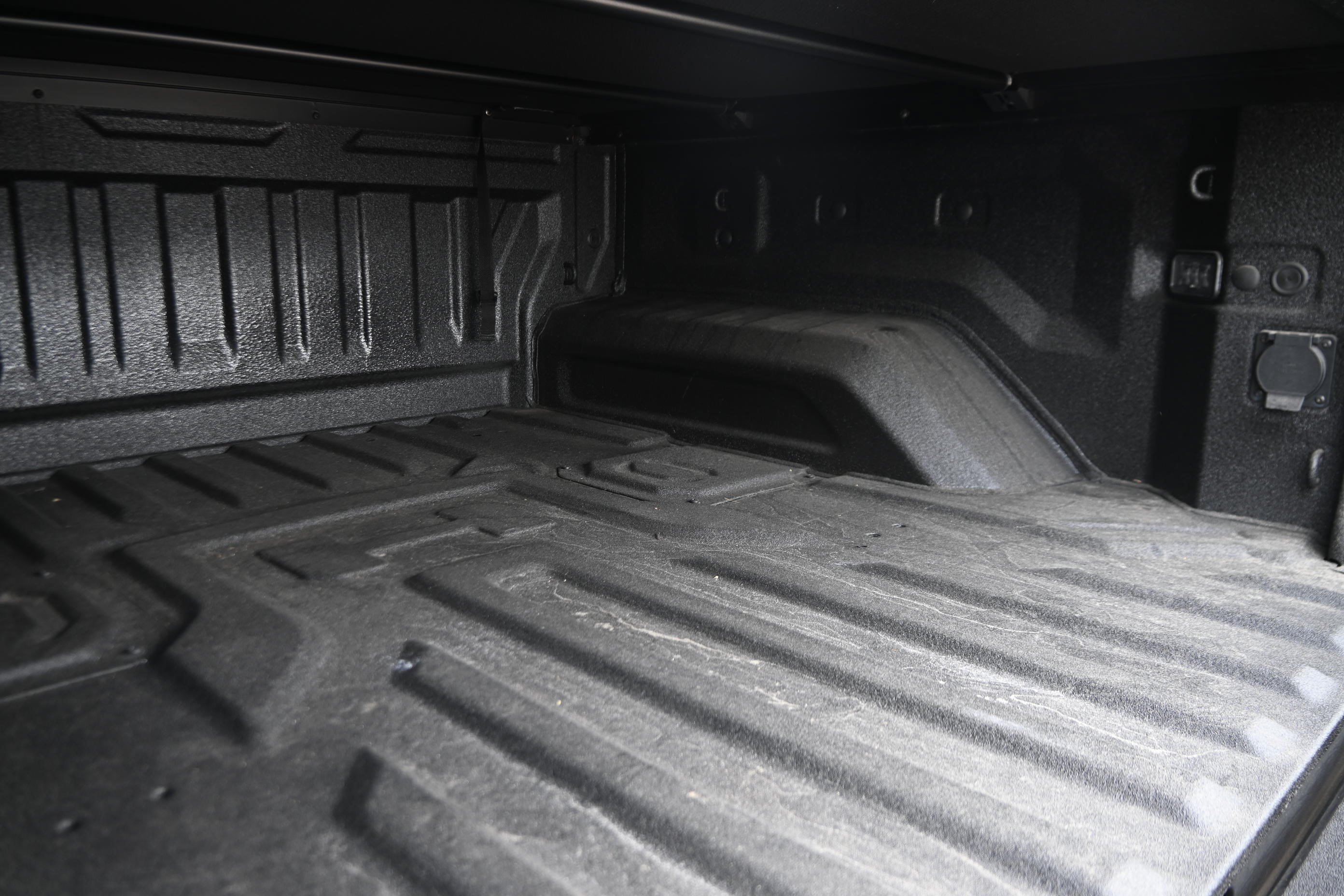 Used 2026 GMC Hummer EV 4x4 Crew Cab w/ Carbon Fiber Edition Package image 32