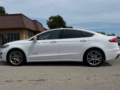 Used 2019 Ford Fusion Titanium FWD image 2