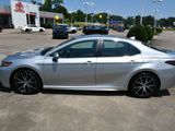 Used 2024 Toyota Camry SE image 3