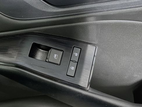 Used 2024 Nissan Rogue S image 32