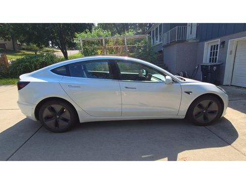 Used 2018 Tesla Model 3 Long Range RWD image 3
