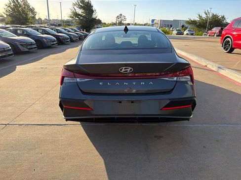 Used 2025 Hyundai Elantra SEL FWD image 4