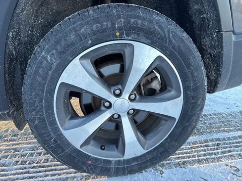 Used 2021 Jeep Cherokee Limited image 5