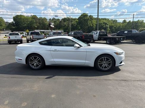 Used 2017 Ford Mustang Coupe RWD image 4