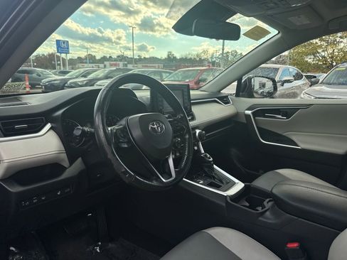 Used 2021 Toyota RAV4 XLE Premium image 13