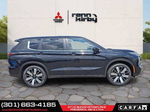 New 2025 Mitsubishi Outlander SE image 8
