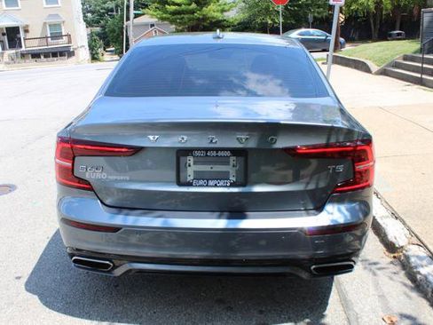 Used 2021 Volvo S60 T5 Momentum image 6