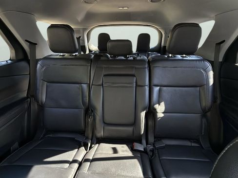 Used 2023 Ford Explorer Limited image 23