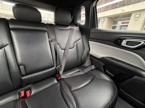 Used 2025 Jeep Compass Limited AWD/4WD image 38