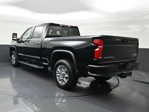 Used 2024 Chevrolet Silverado 2500 High Country w/ High Country Premium Package AWD/4WD image 3