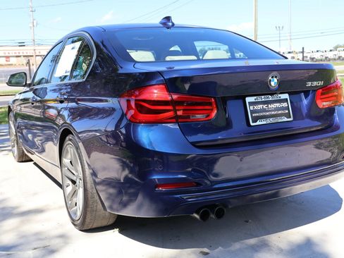 Used 2017 BMW 330i Sedan w/ Premium Package image 3