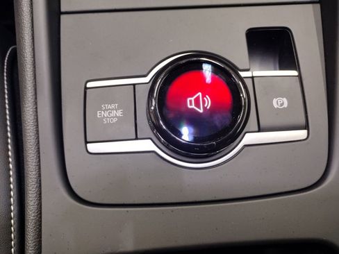 Used 2025 Volkswagen Tiguan SE FWD image 29