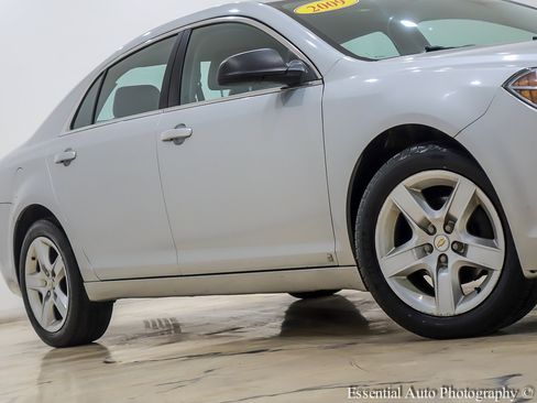 Used 2009 Chevrolet Malibu LS image 4