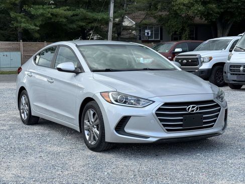 Used 2017 Hyundai Elantra SE FWD image 2