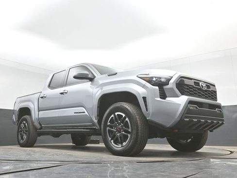 Used 2025 Toyota Tacoma TRD Sport w/ TRD Sport Upgrade Package AWD/4WD image 41