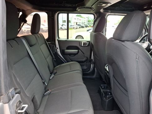 Used 2018 Jeep Wrangler Unlimited Sport S AWD/4WD image 15