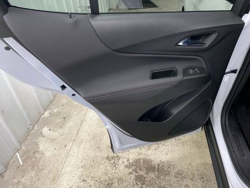 Used 2023 Chevrolet Equinox RS image 30