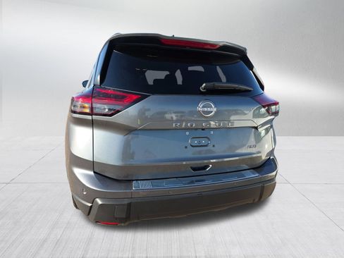 Used 2024 Nissan Rogue S AWD/4WD image 5