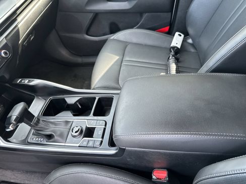 Used 2024 Kia Sorento S FWD image 19