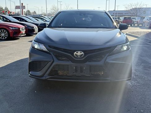 Used 2021 Toyota Camry SE image 2