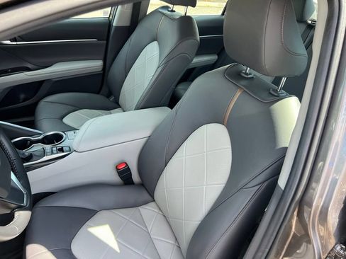 Used 2019 Toyota Camry XLE FWD image 14