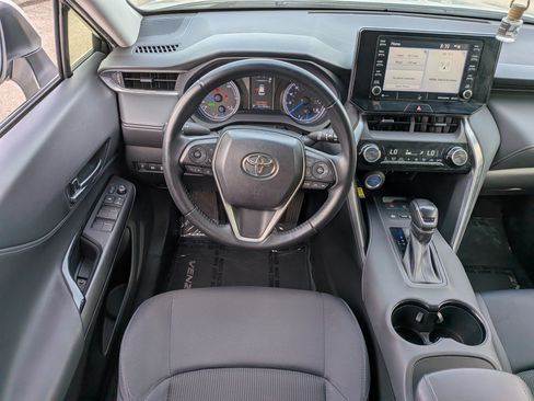 Used 2022 Toyota Venza LE AWD/4WD image 18