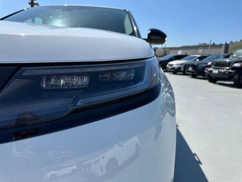 Used 2025 Land Rover Range Rover Velar S image 18