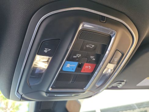 Used 2024 Jeep Wagoneer Series III AWD/4WD image 19