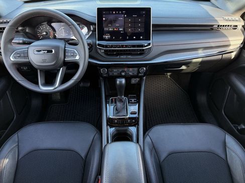 Used 2025 Jeep Compass Trailhawk image 10