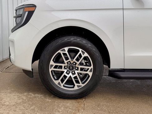 New 2025 Ford Expedition Active image 41