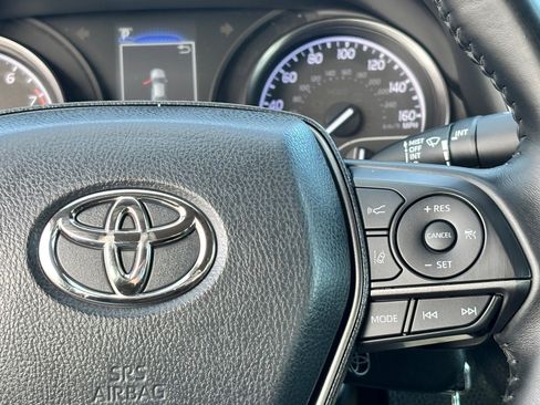 Used 2022 Toyota Camry SE image 21