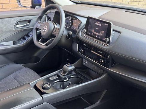 Used 2022 Nissan Rogue SV image 11