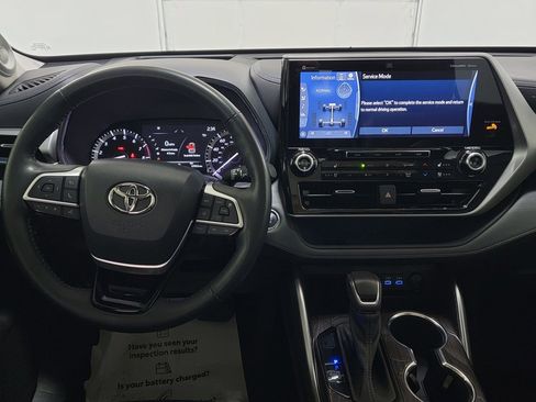 Certified 2022 Toyota Highlander Platinum image 12