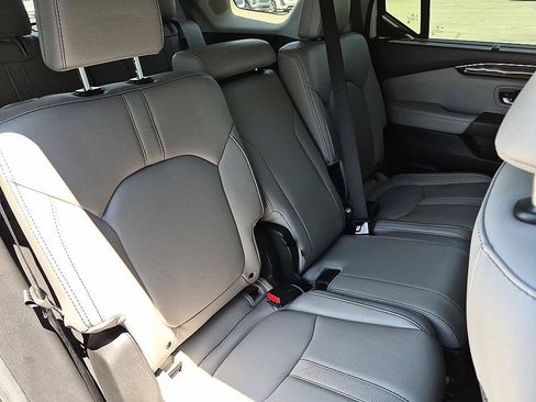 Used 2025 Honda Pilot Touring image 34