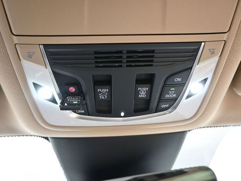 Used 2022 Acura MDX SH-AWD w/ Technology Package image 32