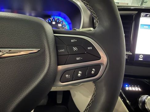 Used 2024 Chrysler Pacifica Touring-L FWD image 19
