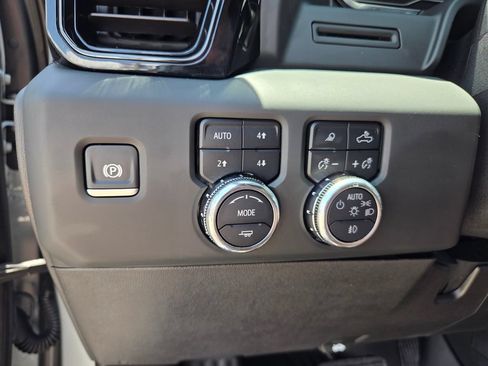 Used 2024 GMC Sierra 2500 AT4 AWD/4WD image 21