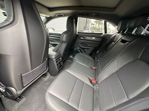 Certified 2025 Porsche Macan Electric image 37