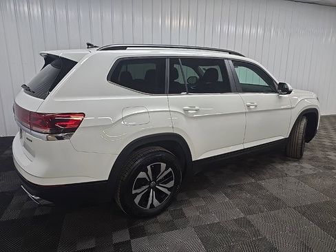 Used 2024 Volkswagen Atlas SE image 3