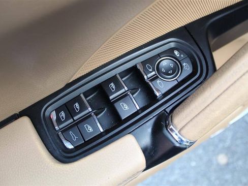 Used 2016 Porsche Cayenne w/ Premium Package AWD/4WD image 12