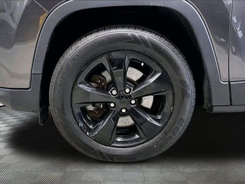 Used 2019 Jeep Cherokee Latitude Plus image 28