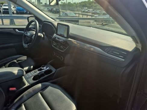 Used 2022 Ford Escape Titanium image 59