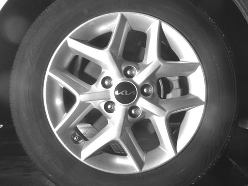 Used 2025 Kia Soul LX w/ LX Technology Package image 13