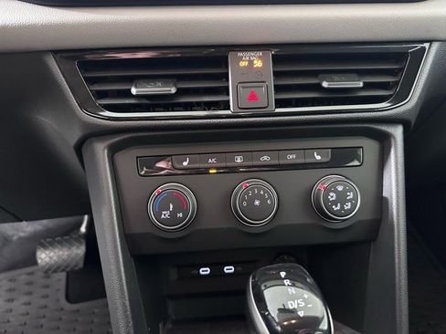 Used 2022 Volkswagen Taos SE image 25