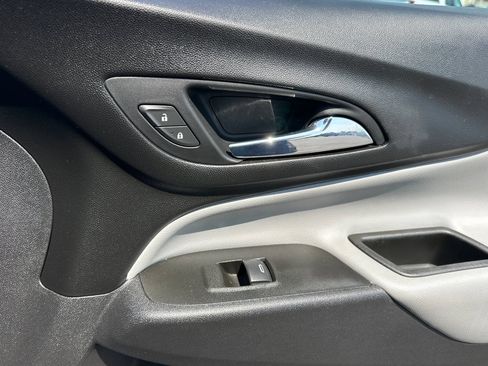 Used 2020 Chevrolet Equinox LS FWD image 22