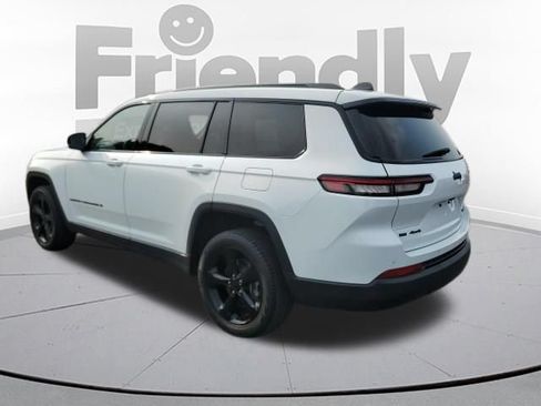Used 2023 Jeep Grand Cherokee L Limited w/ Black Appearance Package AWD/4WD image 3